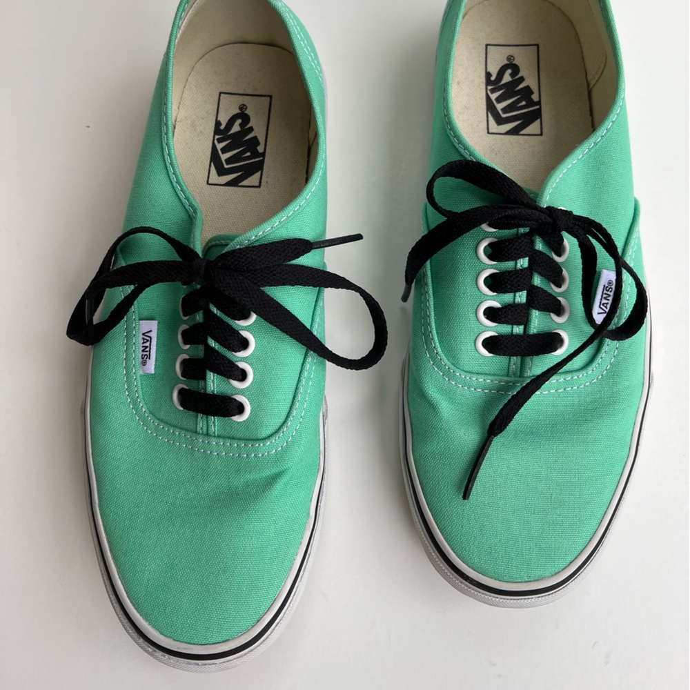 Vans low top teal sneakers with black laces. Women’s 9.5 or Mens 8.